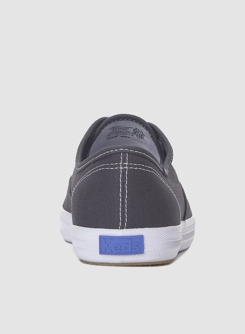 كيدز كيدز سنيكرز نسائي شامبيون أوريجينال قماش أزرق